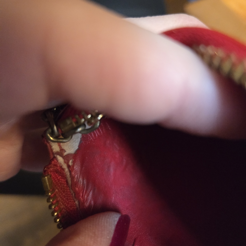 Louis Vuitton Red Monogram Vernis Key  Cles - Change/Card Holder 2004 - Picture 12 of 16